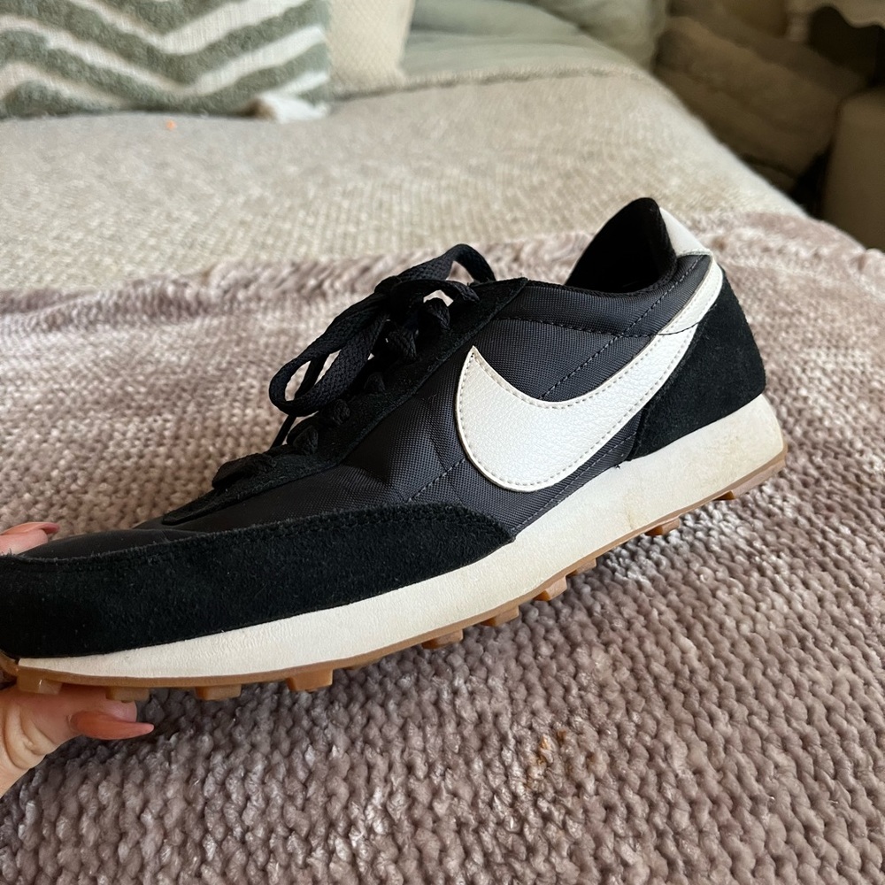 Nike Daybreaks size 8 Women